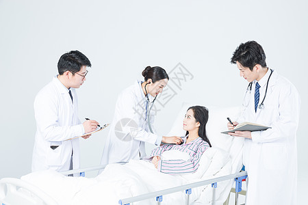 医疗团队探望病人图片