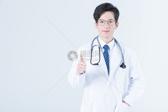 年轻医生举大拇指图片