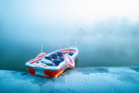 小雪一叶小舟背景