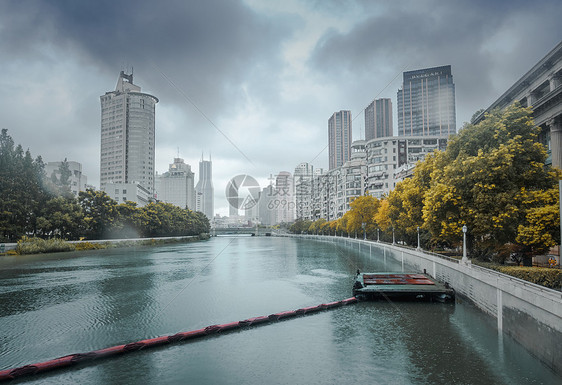 上海四川路桥西望苏州河沿岸图片