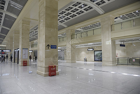 地铁站内景图片