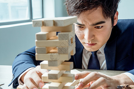 商务男性投资风险背景图片