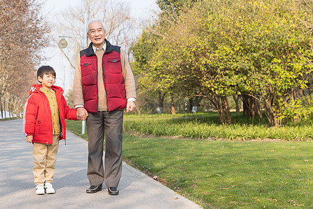 带花镜的老人图片