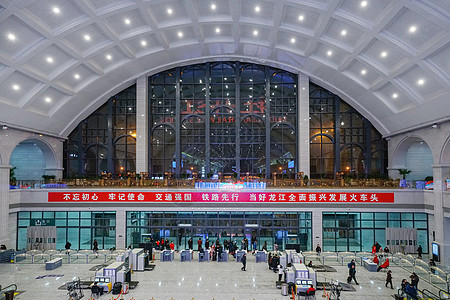 春运火车站图片