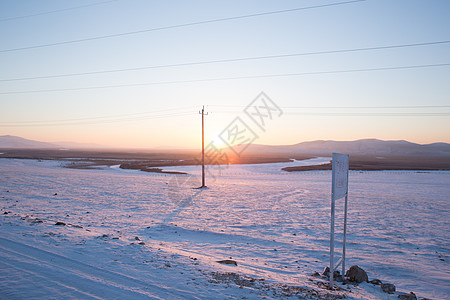 内蒙古冬季边防线日落图片