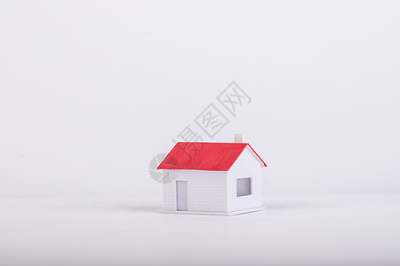 红色房顶小屋图片