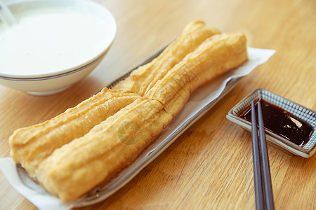 中式饭菜早餐油条和豆浆背景