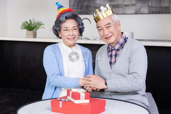 金婚夫妻过生日图片