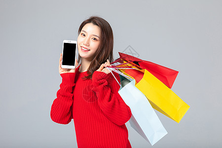 手机网上购物618购物女性拿着手机背景