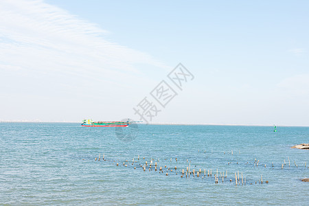 海上货轮背景图片