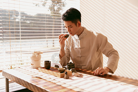 男茶艺师喝茶图片