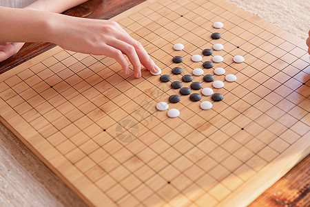 下棋手部特写图片