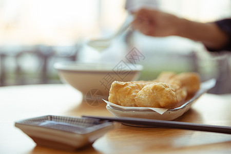 早餐油条和豆浆图片