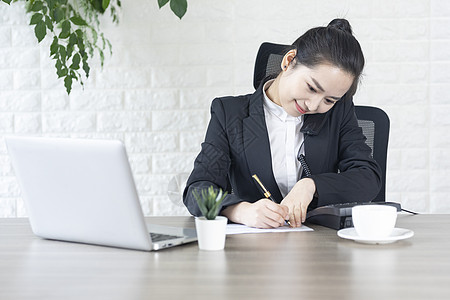 商务女性接电话客服图片