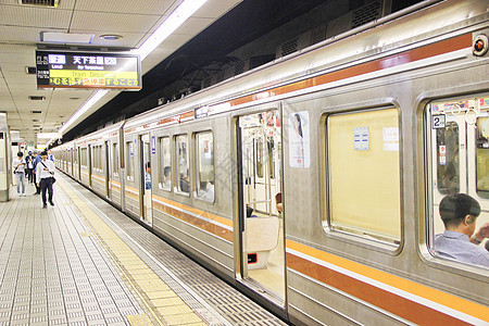 城市交通便利日本大阪地铁背景