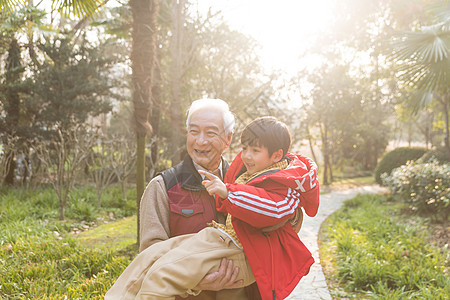 夕阳下爷爷图片