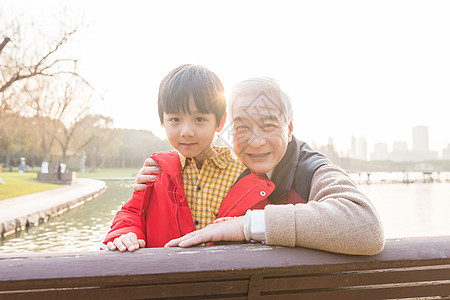 祖孙情夕阳下爷爷和孙子图片