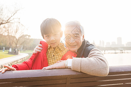 祖孙情夕阳下爷爷和孙子图片