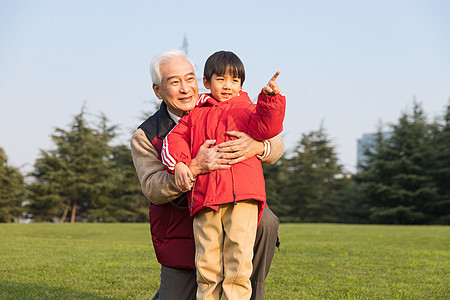 祖孙情爷爷抱着孙子图片