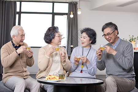 快乐的老年人喝茶聊天图片