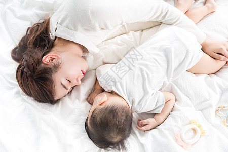 母亲与婴儿妈妈抱着宝宝入睡背景
