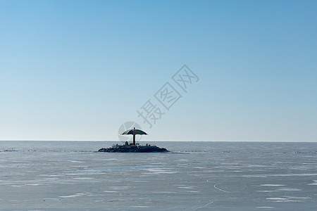 结冰的呼伦湖图片