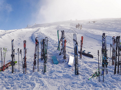 瑞士铁力士山滑雪背景图片