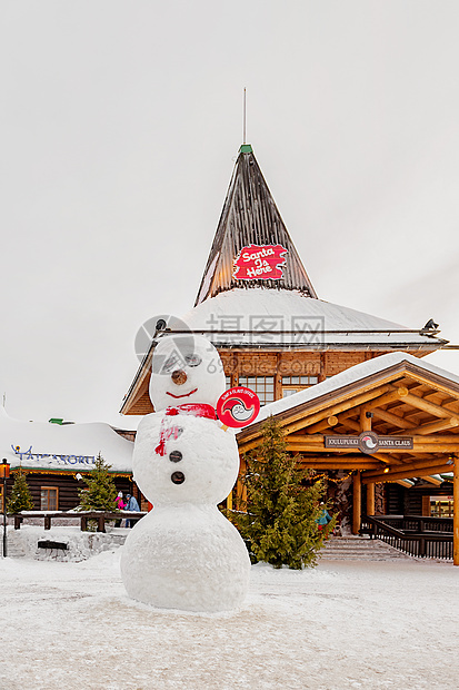芬兰洛瓦涅米圣诞老人村大雪人图片