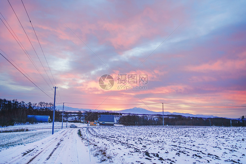 北海道朝霞雪地图片