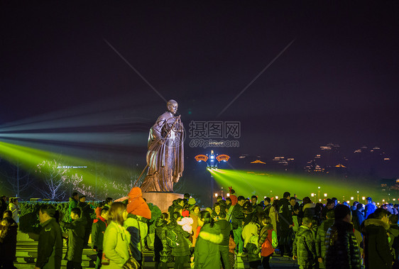 西安大唐不夜城玄奘法师雕像图片