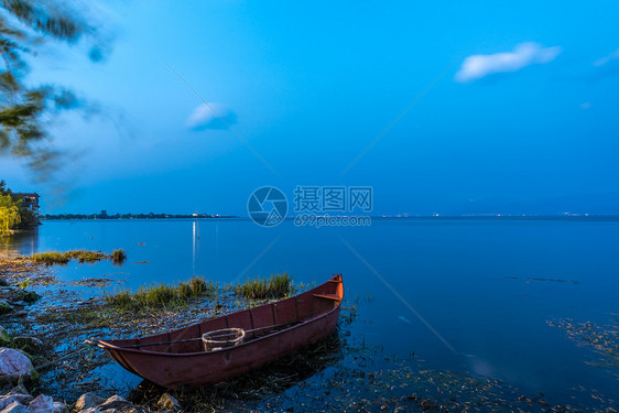 云南大理洱海夜景图片