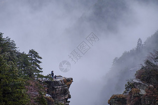 江西庐山景区飞来石图片