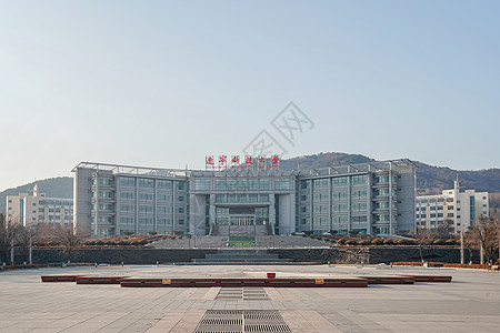 辽宁科技大学大门背景图片