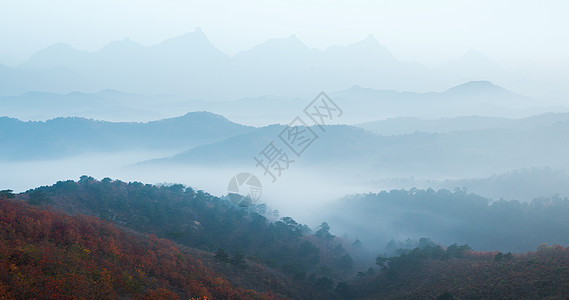 山峦叠嶂山脉美景背景