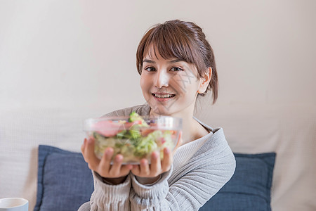 居家女性吃早餐背景图片