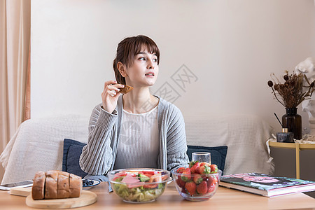 居家女性吃早餐背景图片