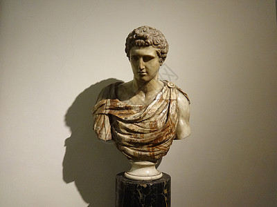 意大利皇家博物馆老宫内的雕塑背景图片