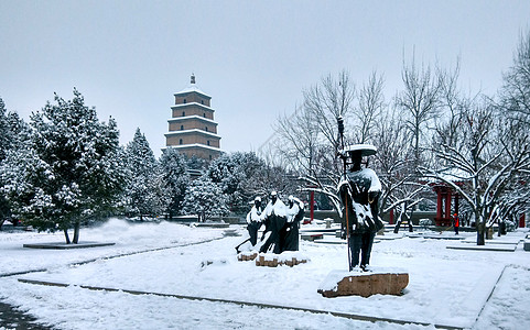 西安大雁塔雪景图片