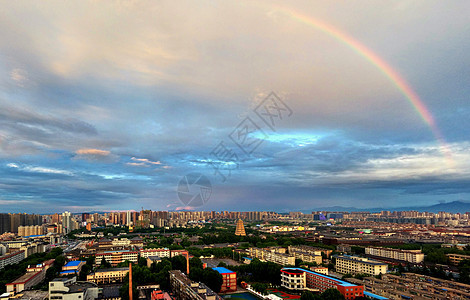 西安大雁塔雨后彩虹背景图片