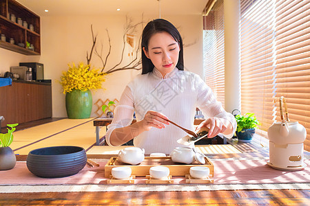 茶室饮茶女生形象背景图片