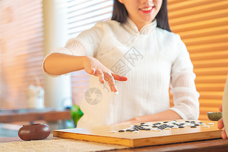 女生下棋图片