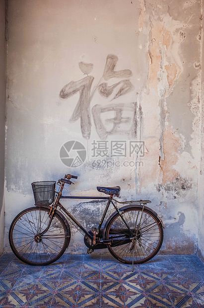 潮汕陈慈黉故居老自行车图片