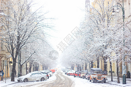 雪后布拉格街道图片