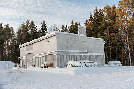 芬兰洛瓦涅米森林中的雪屋背景