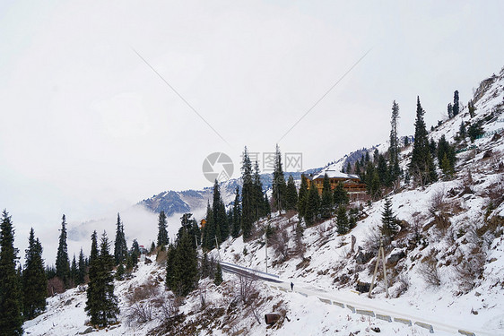 哈萨克斯坦达塔利加尔山雪山图片