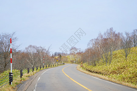 日本北海道阿寒摩周国立公园道路图片