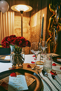 法式晚餐餐具布置图片