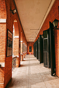 湖北鄂军都督府的红砖连廊图片