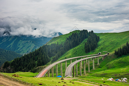 新疆天山公路大桥图片