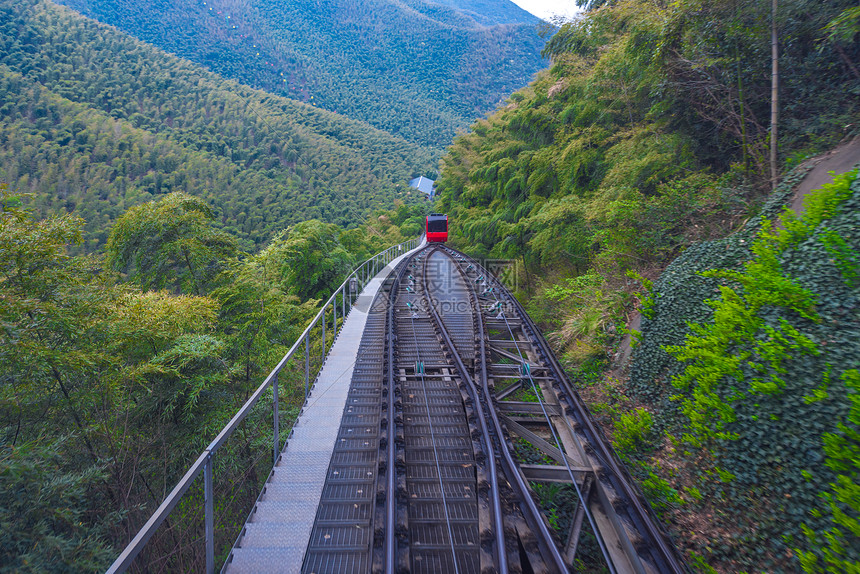 江苏南山竹海铁轨列车图片